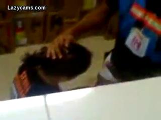 Видео: Строгий парень заставляет азербайджанку сосать